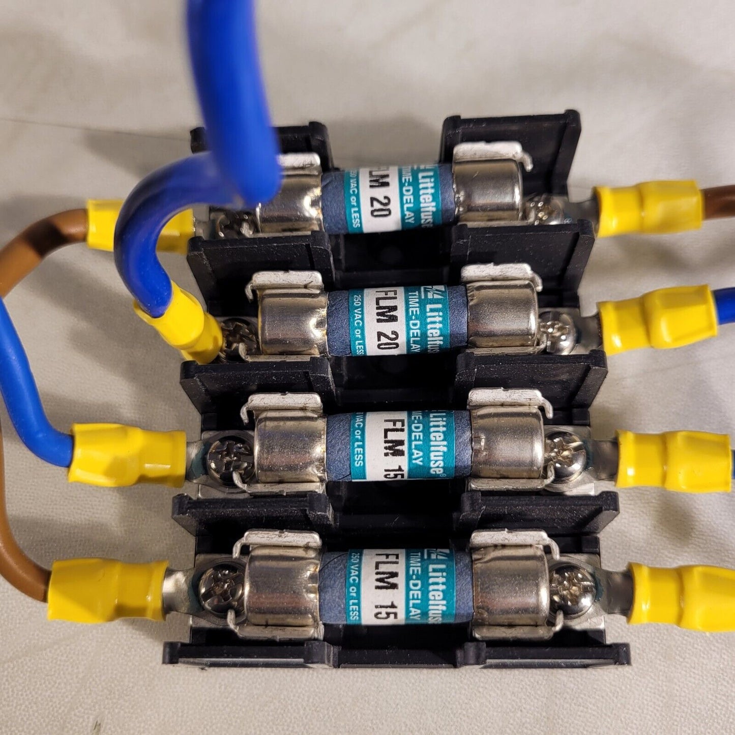 Sato F-66 4 Slot Fuse Holder 250v 10 Amp AC FLM