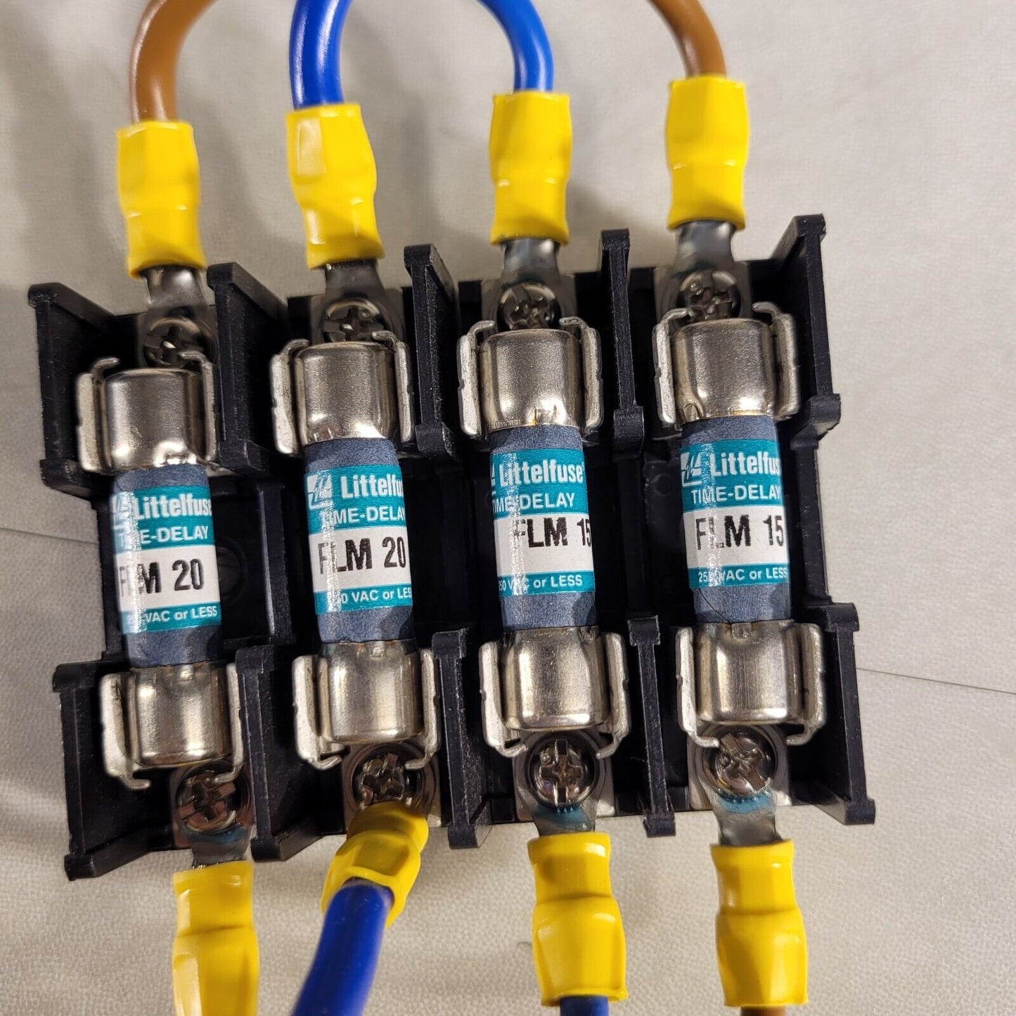 Sato F-66 4 Slot Fuse Holder 250v 10 Amp AC FLM