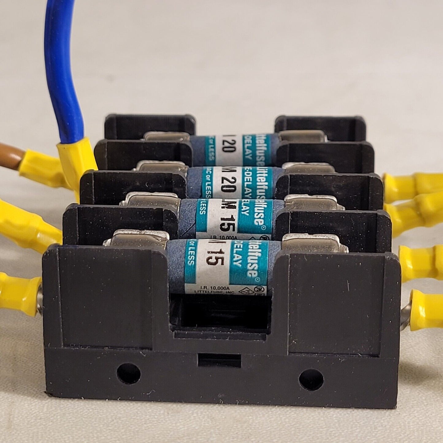 Sato F-66 4 Slot Fuse Holder 250v 10 Amp AC FLM