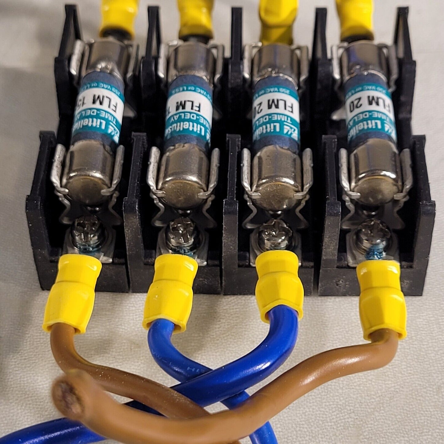 Sato F-66 4 Slot Fuse Holder 250v 10 Amp AC FLM