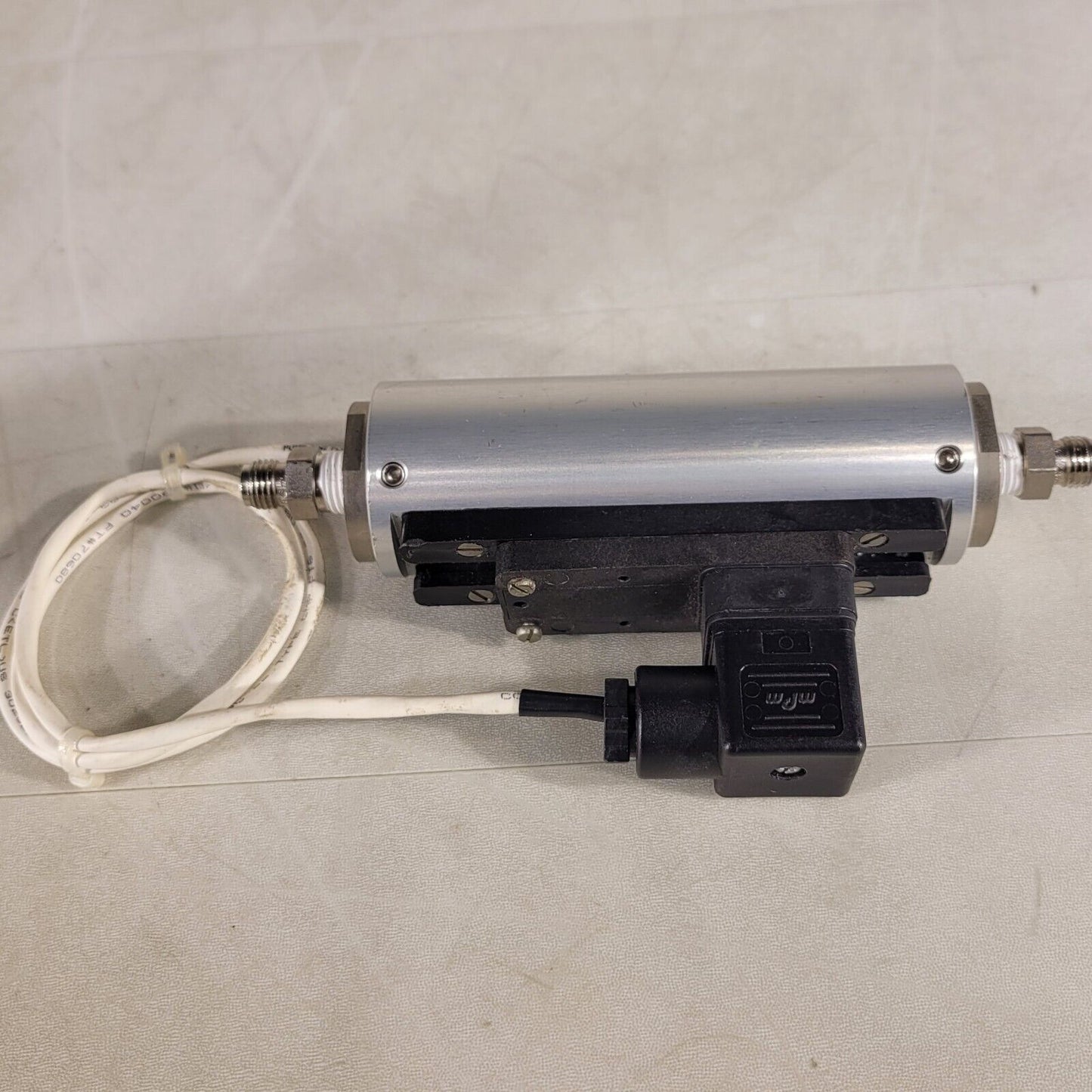 Sure Flow 24XM0001NP08SL Flow Meter 40PSIG 1/4" NPT 250V 100VA DWG-L w/ Sensor
