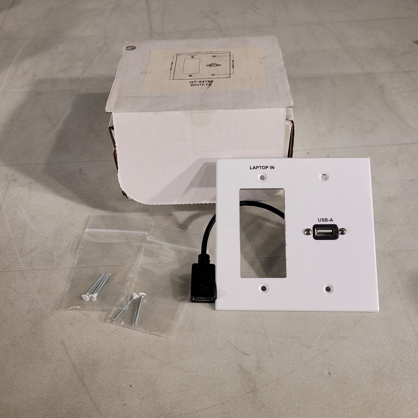 Covid QT-94789 Mounting Plate With USB-A Port Hardware Included
