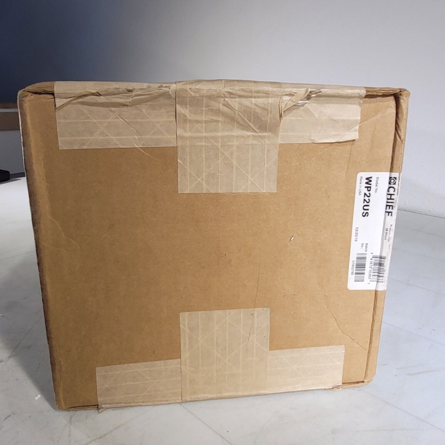 Chief WP22US Ultra Short Throw & Universal Projector Mount Kit 40"