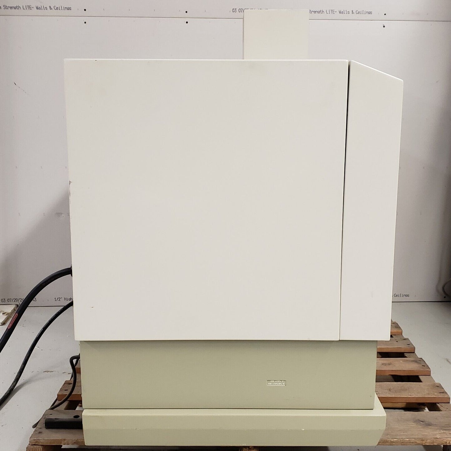 Varian ICP-AES Liberty Series II Inductively Coupled Plasma Spectrometer