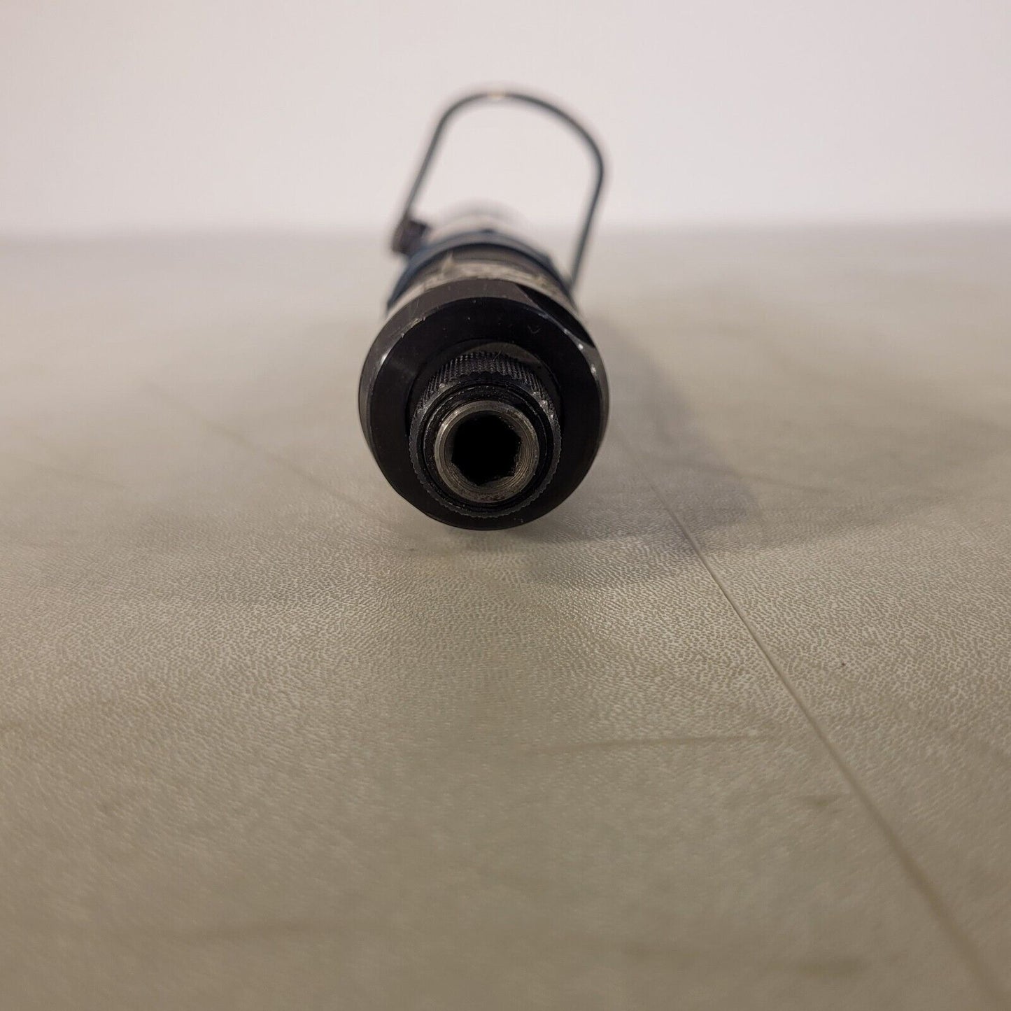 Bosch 0-607-453-238 Pneumatic Torque Wrench 180 Watt 600 Rpm 44in-lbs