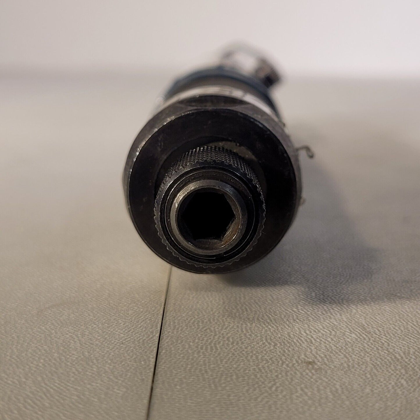 Bosch 0-607-453-238 Pneumatic Torque Wrench 180 Watt 600 Rpm 30in-lbs CW Only