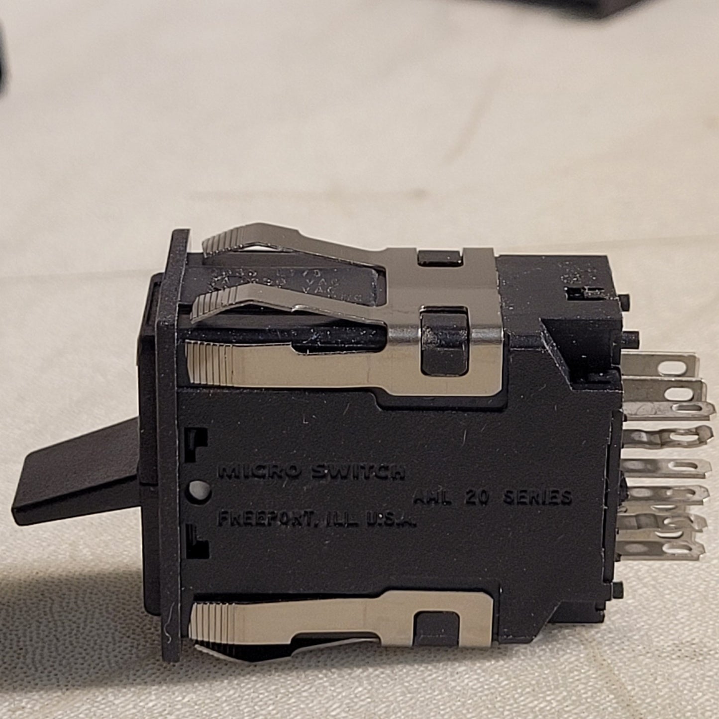 Micro Switch AML 20 L173 Green Yellow LED Switch 2A 25VAC 3A 125VAC Honeywell