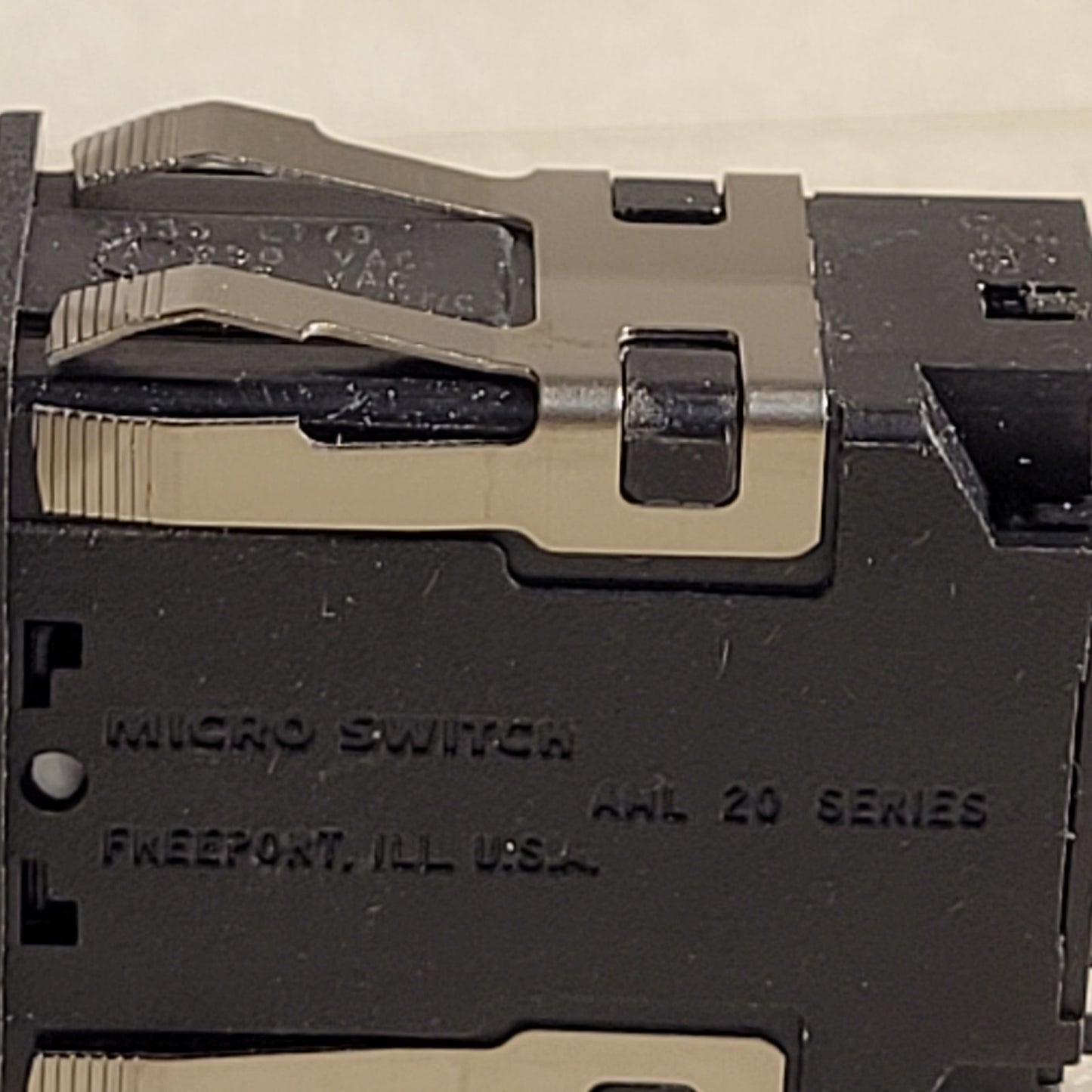 Micro Switch AML 20 L173 Green Yellow LED Switch 2A 25VAC 3A 125VAC Honeywell