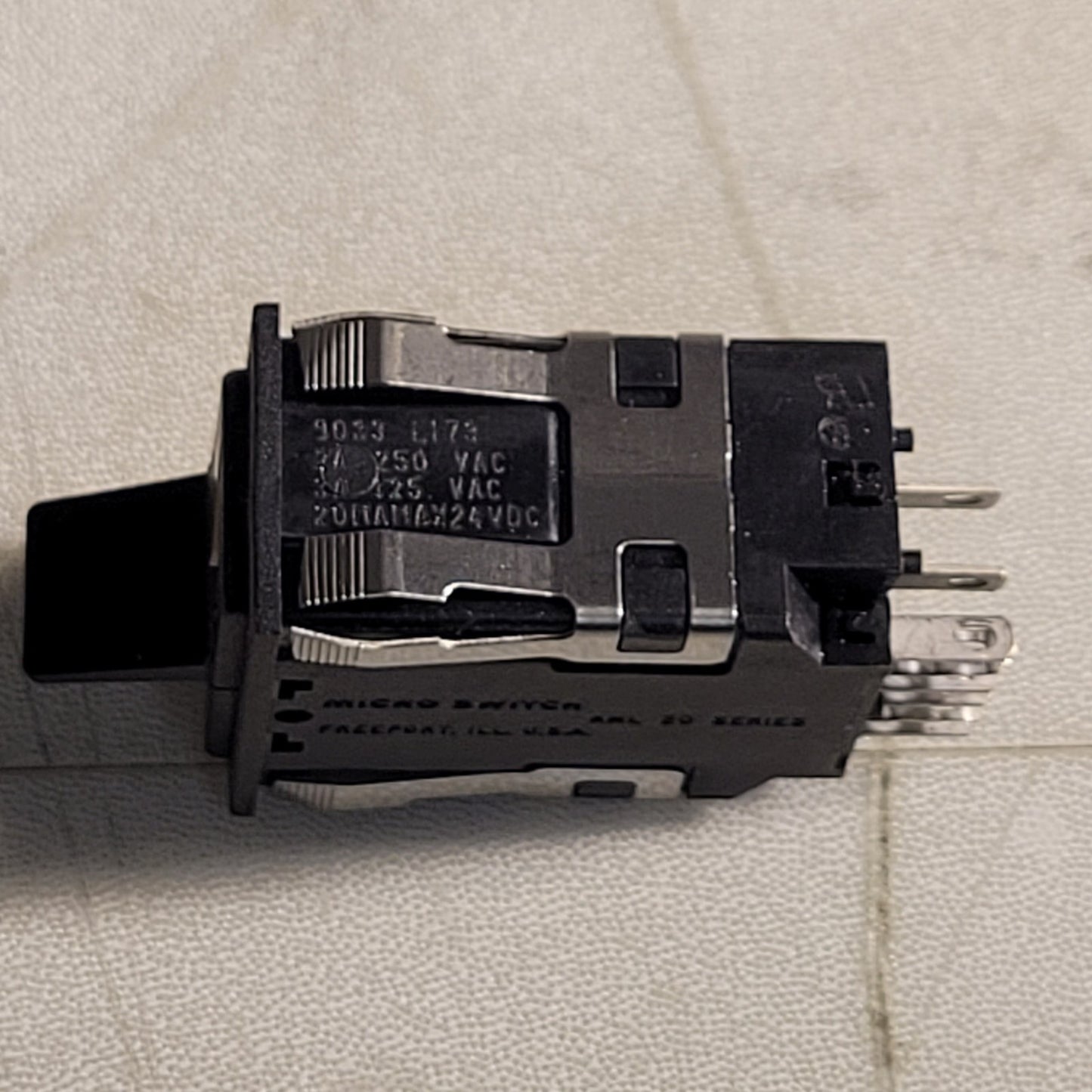 Micro Switch AML 20 L173 Green Yellow LED Switch 2A 25VAC 3A 125VAC Honeywell