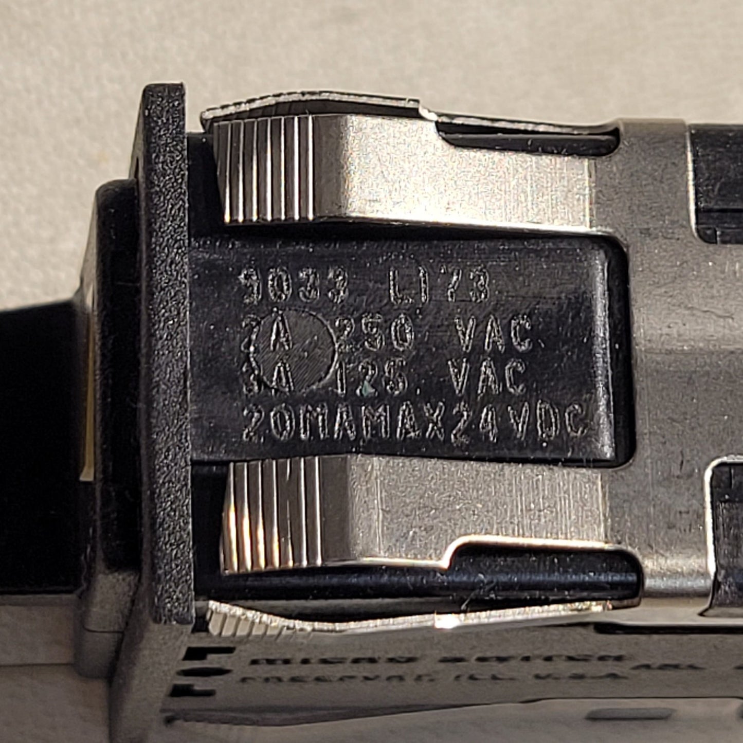 Micro Switch AML 20 L173 Green Yellow LED Switch 2A 25VAC 3A 125VAC Honeywell