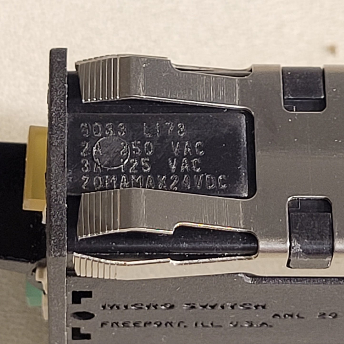 Micro Switch AML 20 L173 Green Yellow LED Switch Without Front Covers Honeywell