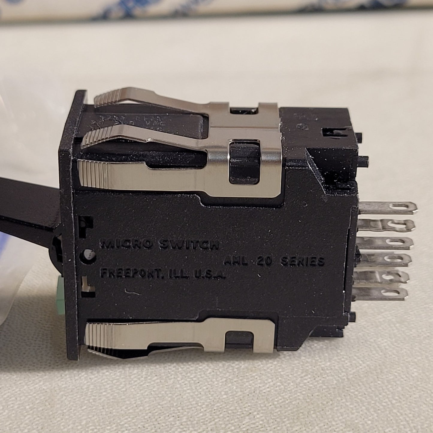 Micro Switch AML 20 L173 Green Light Indicator Switch 2 Positions Honeywell