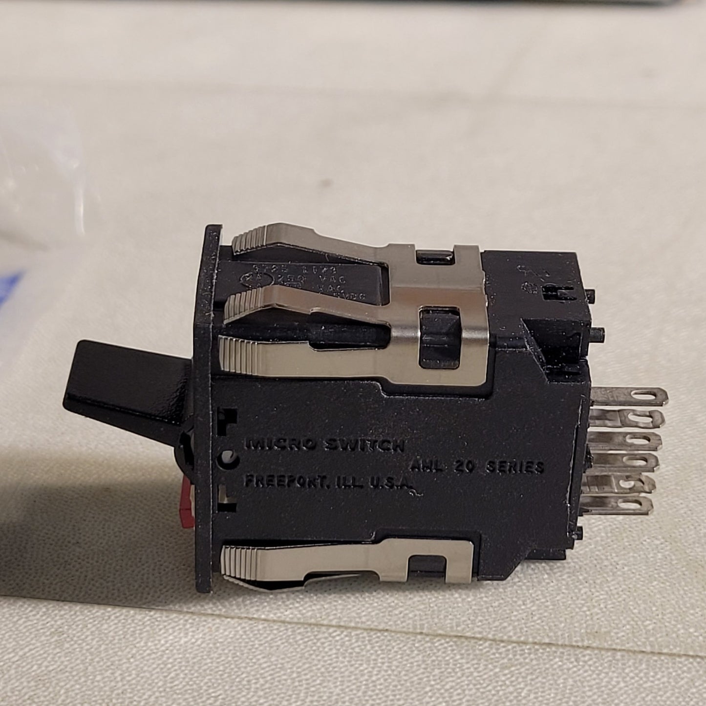 Micro Switch AML 20 L173 Red Light Indicator Switch 2 Positions Honeywell