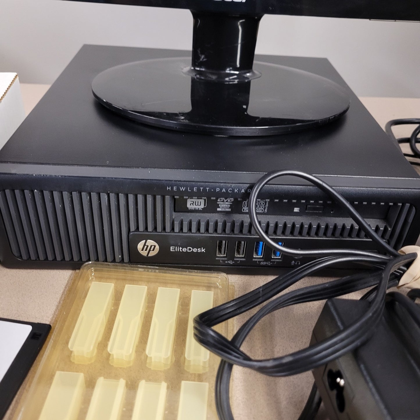 Ocean Optics USB2000 Spectrometer USB-ISS-UV/VIS Lamp and Software