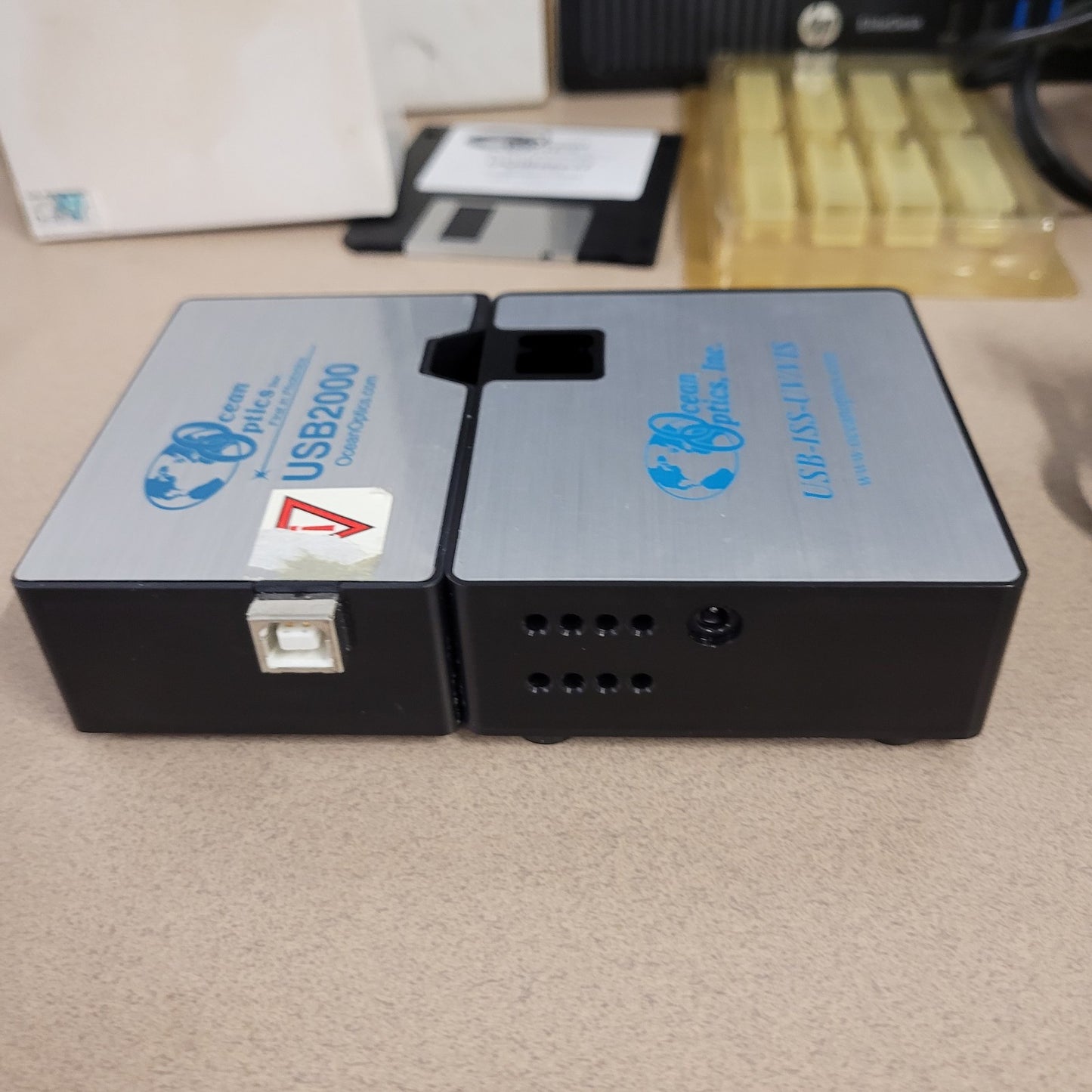 Ocean Optics USB2000 Spectrometer USB-ISS-UV/VIS Lamp and Software