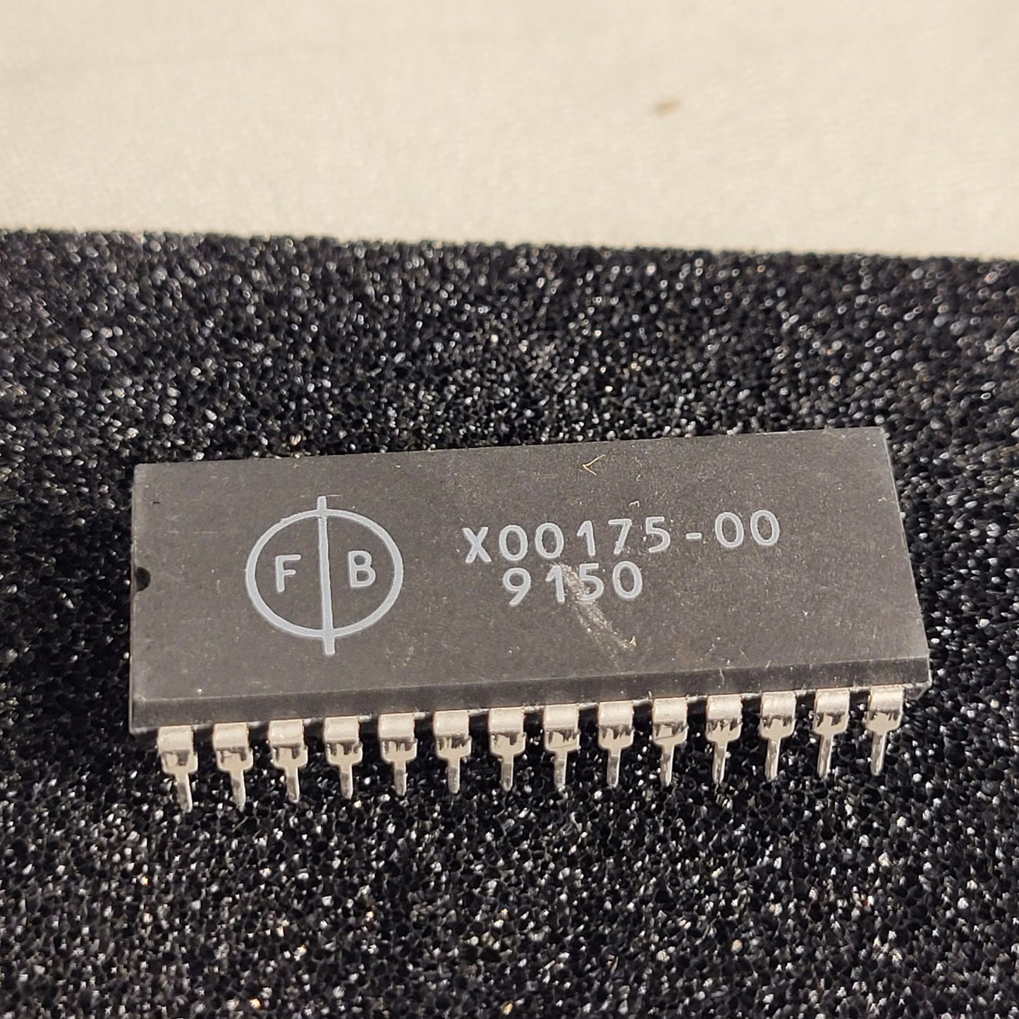 Fire F B X00175-00 9150 IC EEProm Firmware Control Chip 28 Pin Fisher Berkeley