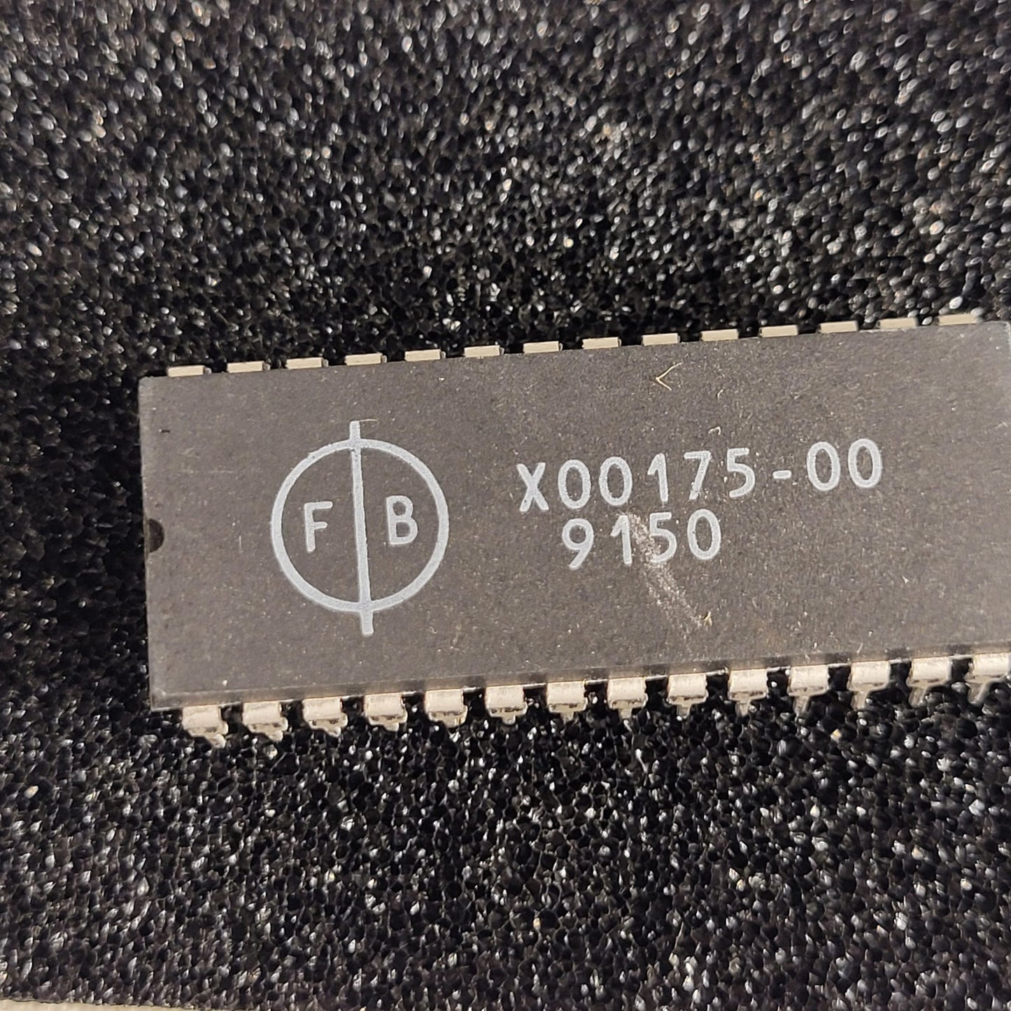 Fire F B X00175-00 9150 IC EEProm Firmware Control Chip 28 Pin Fisher Berkeley