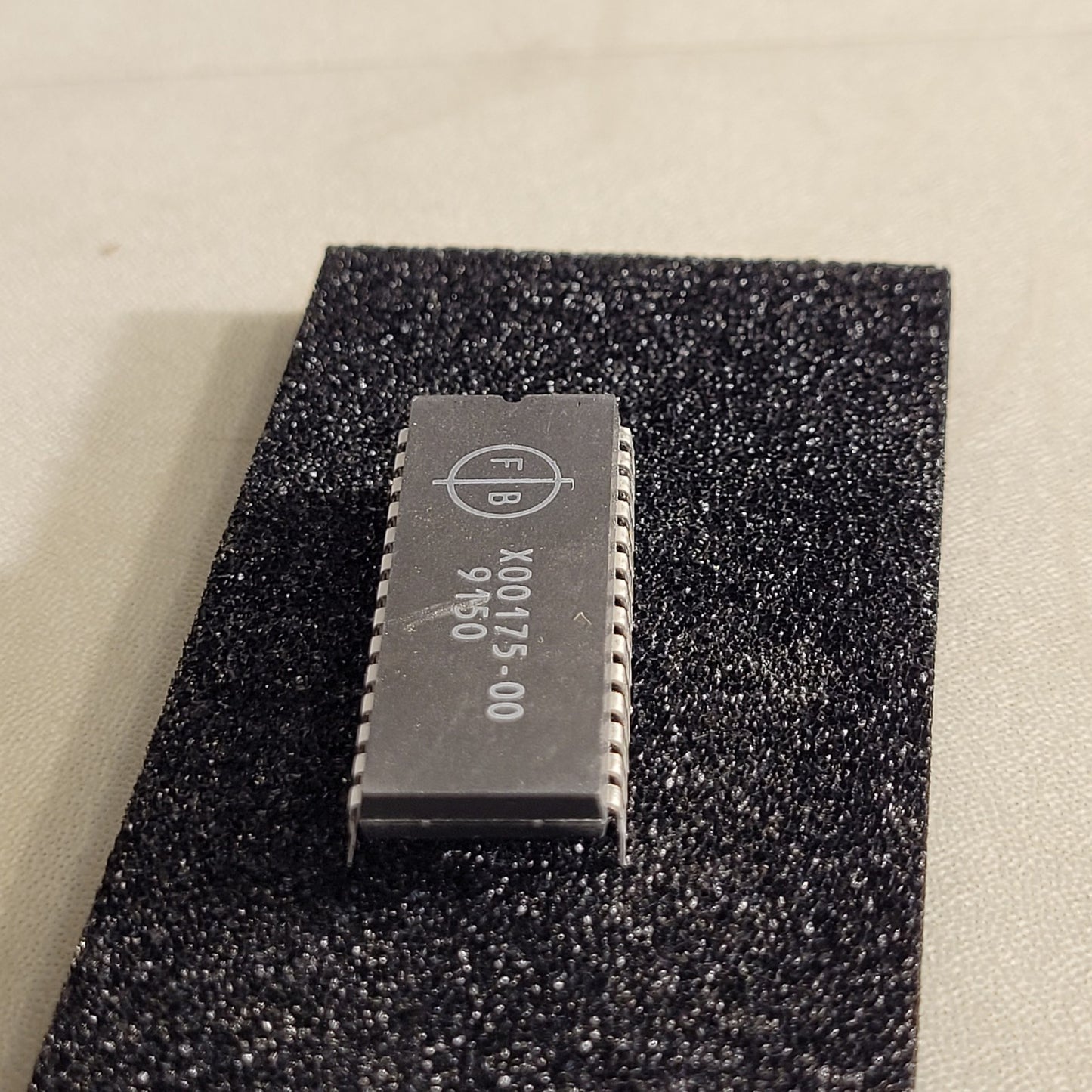 Fire F B X00175-00 9150 IC EEProm Firmware Control Chip 28 Pin Fisher Berkeley