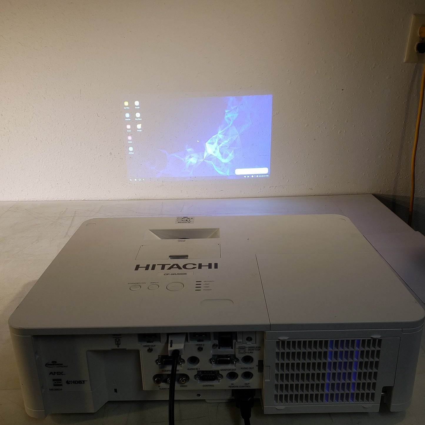Hitachi CP-WU5505 1920 x 1200 Resolution Projector CP-WU5505GF 600 Lamp Hours