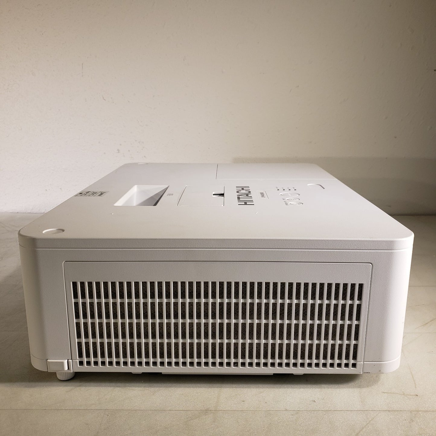 Hitachi CP-WU5505 1920 x 1200 Resolution Projector CP-WU5505GF 600 Lamp Hours