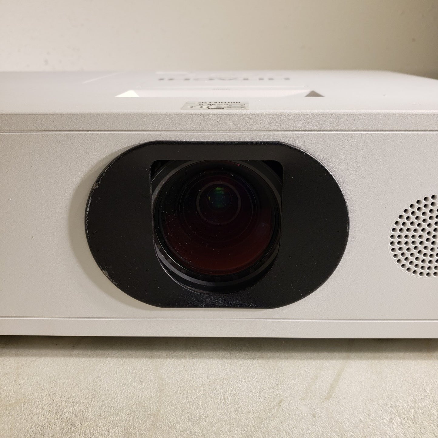 Hitachi CP-WU5505 1920 x 1200 Resolution Projector CP-WU5505GF 600 Lamp Hours