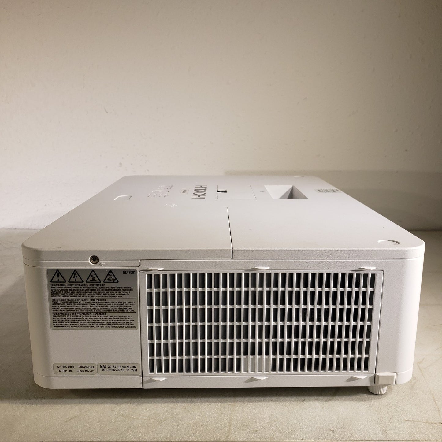 Hitachi CP-WU5505 1920 x 1200 Resolution Projector CP-WU5505GF 600 Lamp Hours