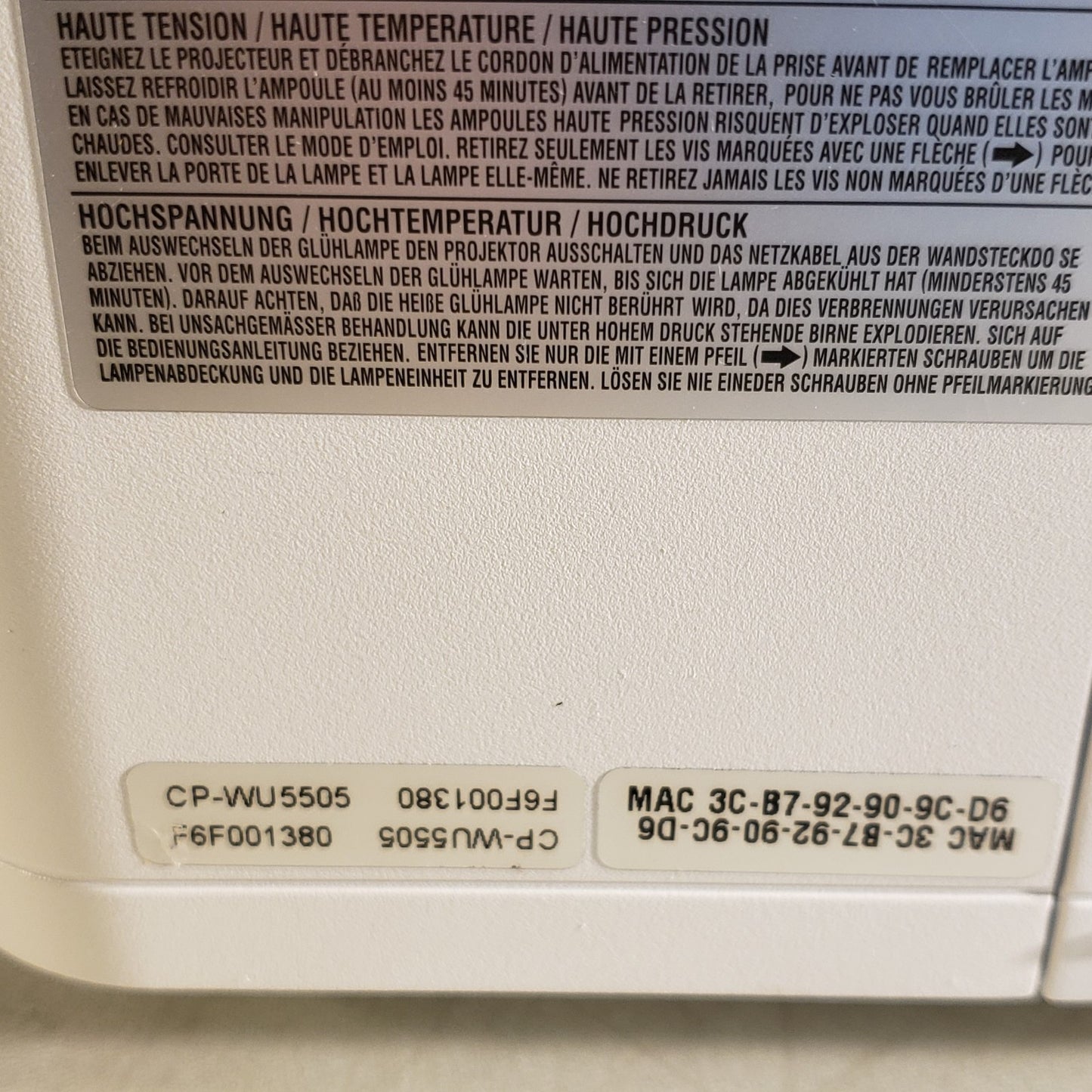 Hitachi CP-WU5505 1920 x 1200 Resolution Projector CP-WU5505GF 600 Lamp Hours
