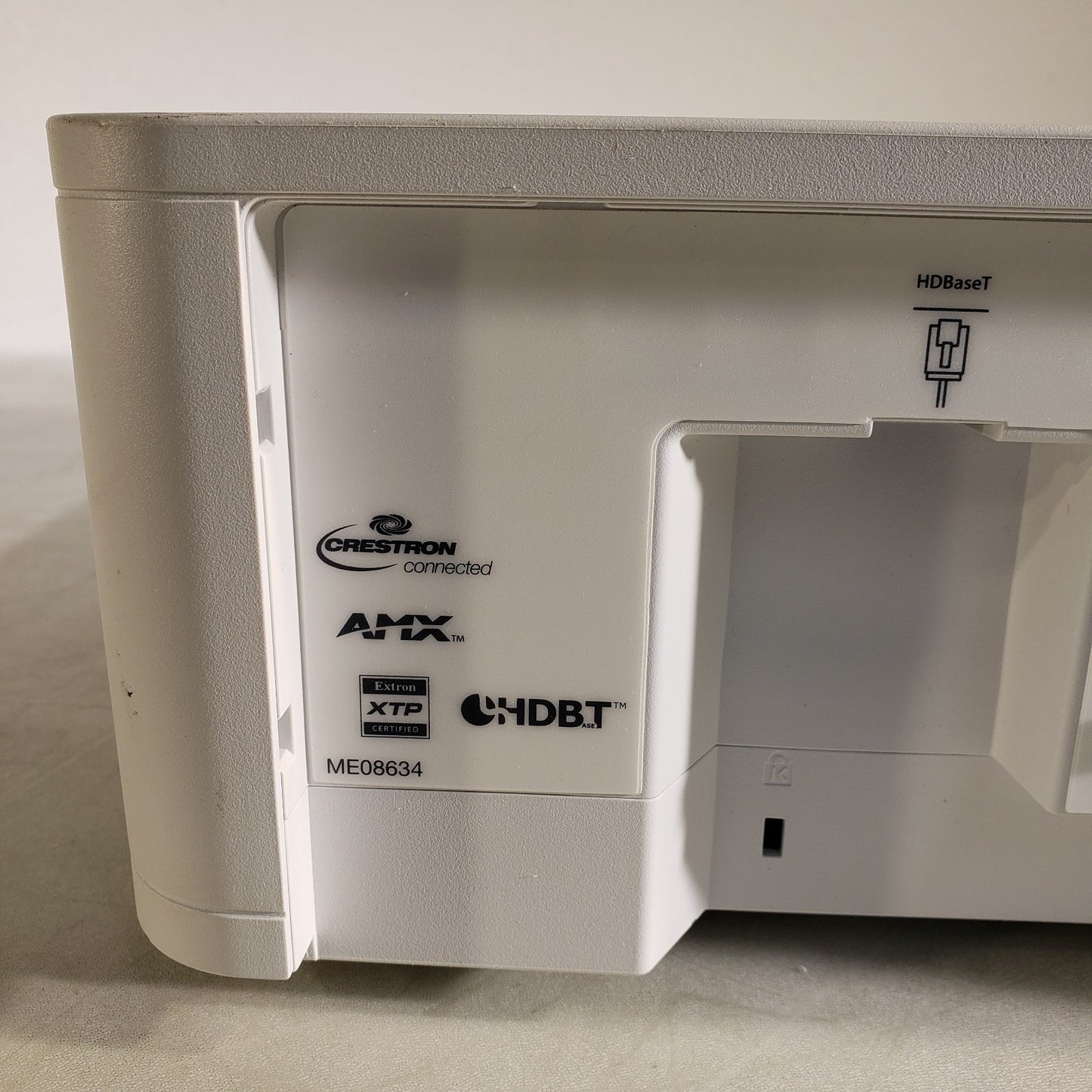 Hitachi CP-WU5505 1920 x 1200 Resolution Projector CP-WU5505GF 600 Lamp Hours