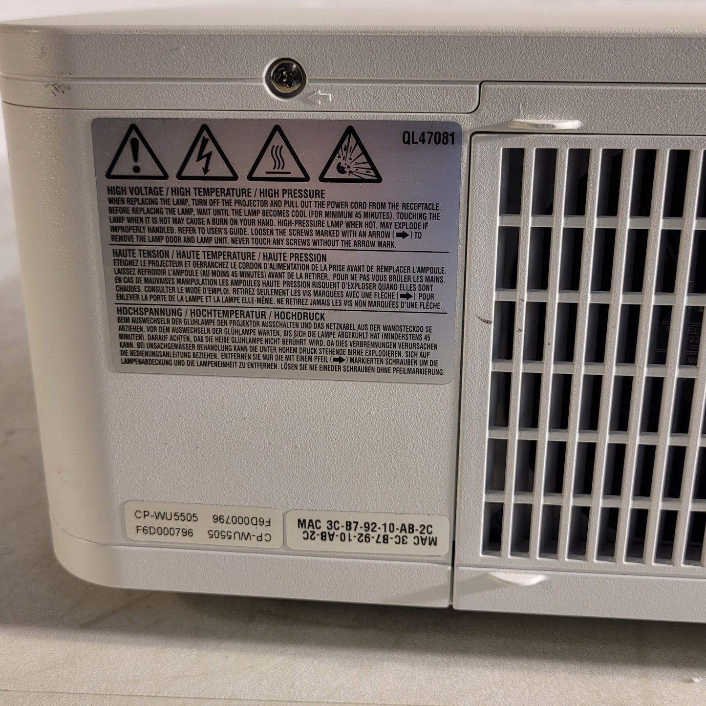 Hitachi CP-WU5505 1920 x 1200 Resolution Projector CP-WU5505GF 1300 Lamp Hours