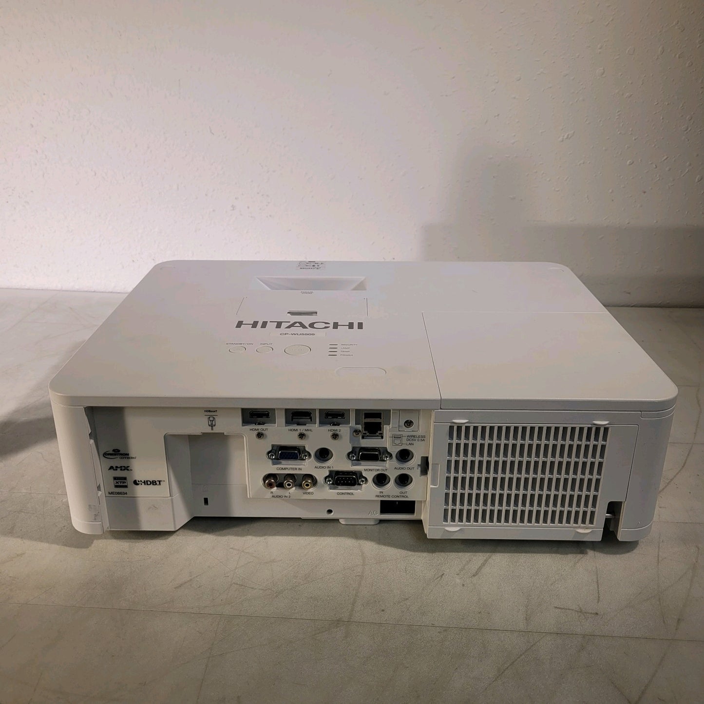 Hitachi CP-WU5505 LCD Projector CP-WU5505GF 5000 Lamp Hours