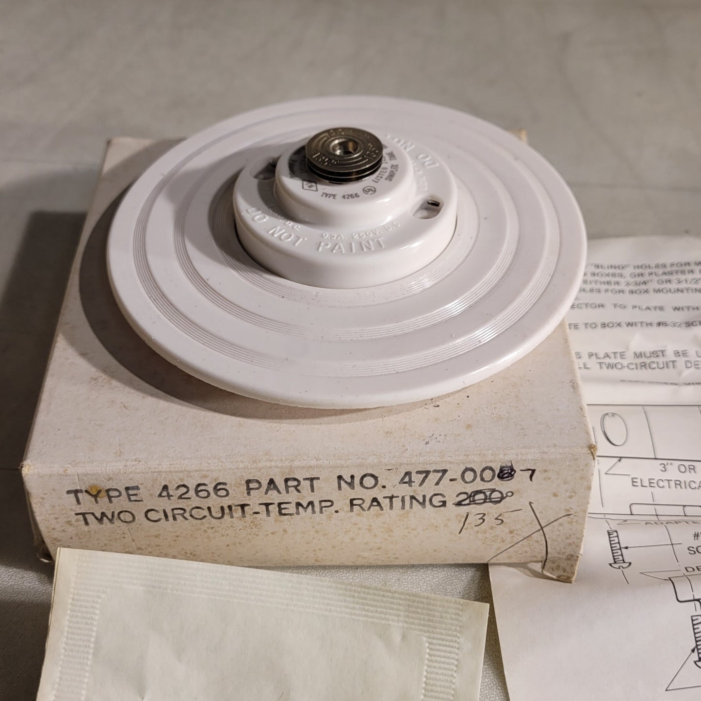 Simplex 4266-135 Heat Detector For Fire Alarm Systems 477-007 Temp Rating 135°