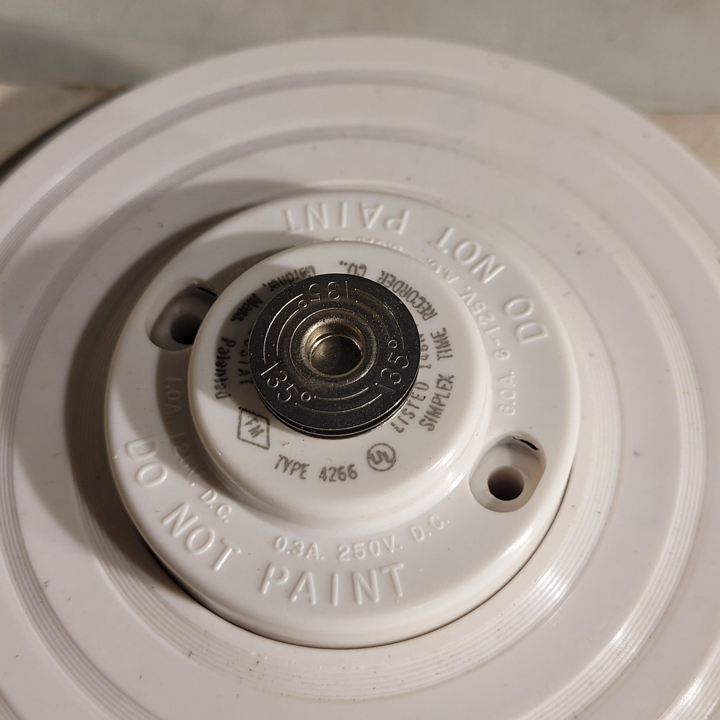 Simplex 4266-135 Heat Detector For Fire Alarm Systems 477-007 Temp Rating 135°