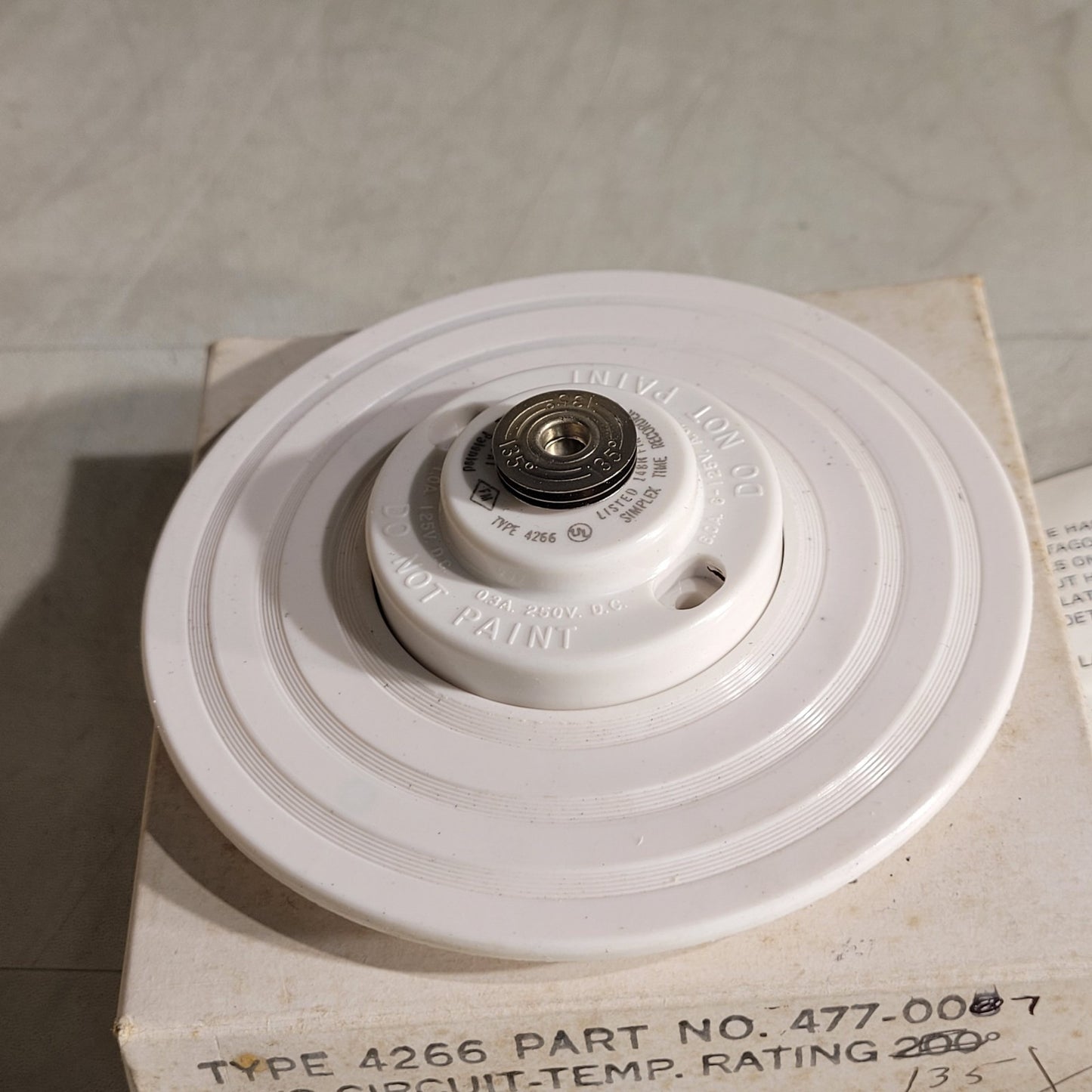 Simplex 4266-135 Heat Detector For Fire Alarm Systems 477-007 Temp Rating 135°