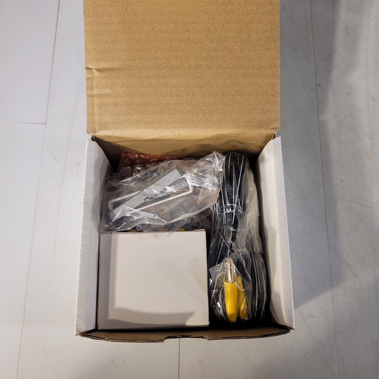Xantech DL95K Connecting Block w/ Power Supply Xantech DL95 and Emitter Cables