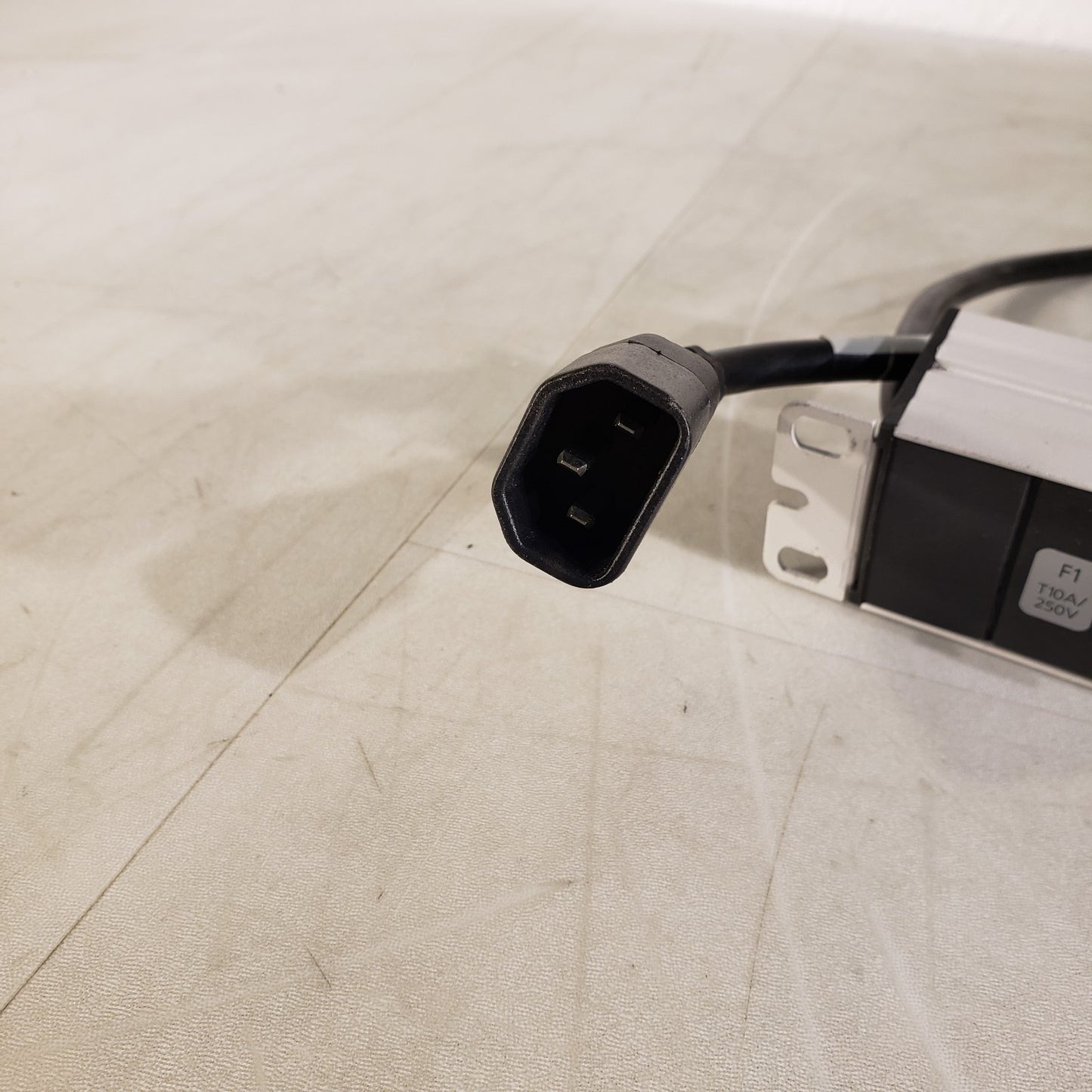 Knurr DI-STRIP Rackmount PDU/Power Strip 10A 250V 19in 9 Outlets 2in Depth