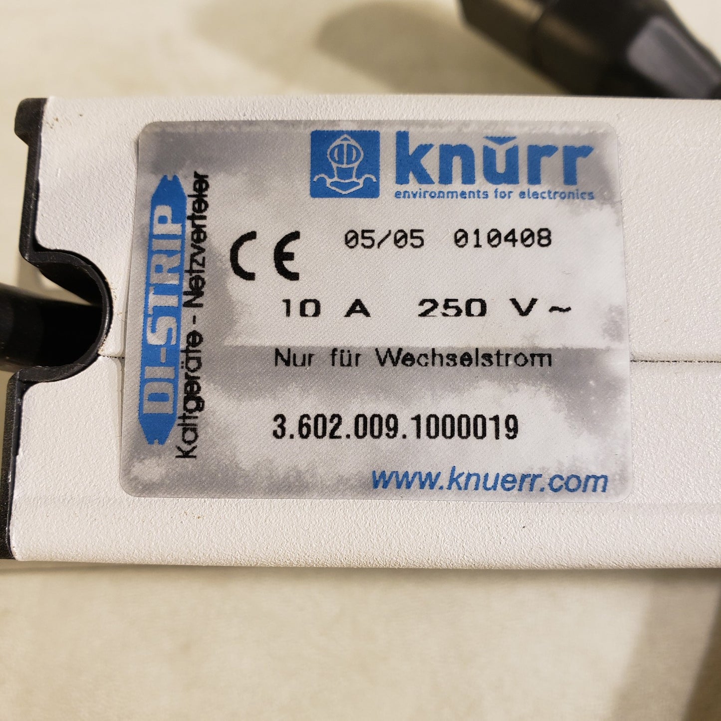 Knurr DI-STRIP Rackmount PDU/Power Strip 10A 250V 19in 9 Outlets 2in Depth