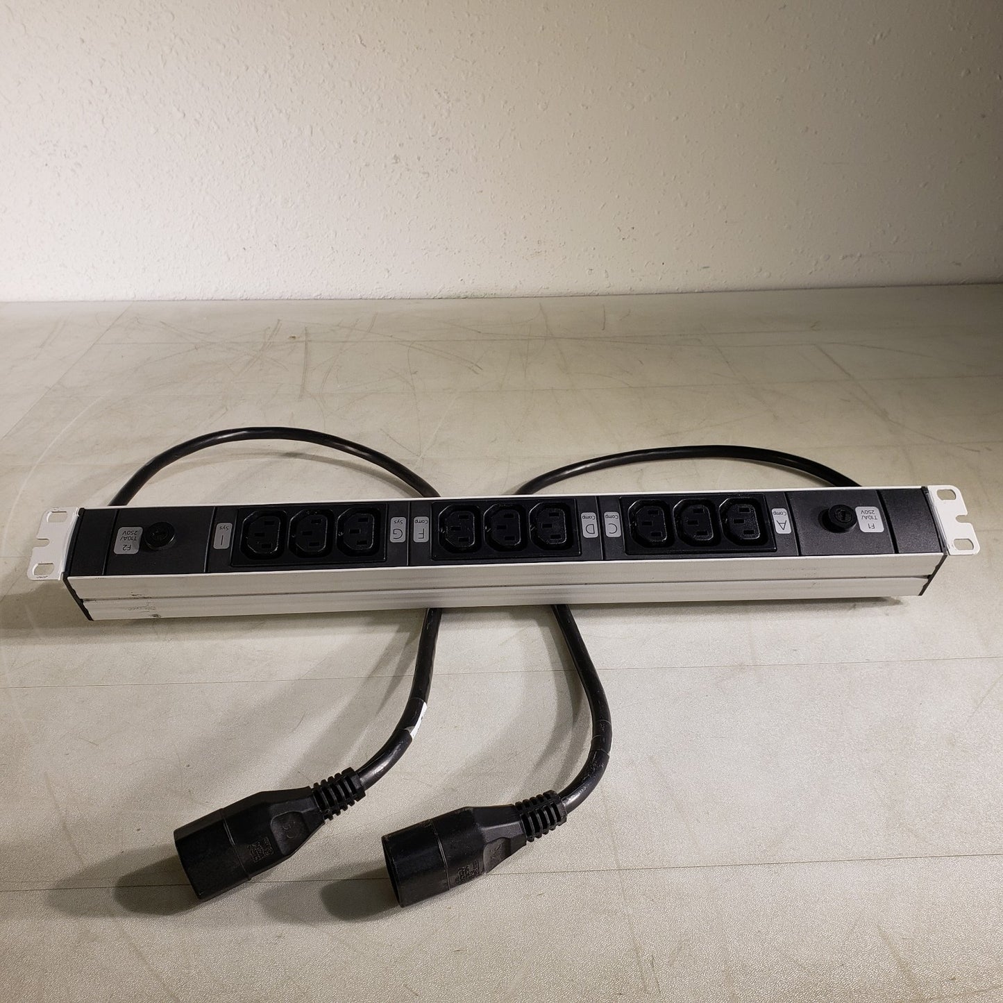 Knurr DI-STRIP Rackmount PDU/Power Strip 10A 250V 19in 9 Outlets 2in Depth