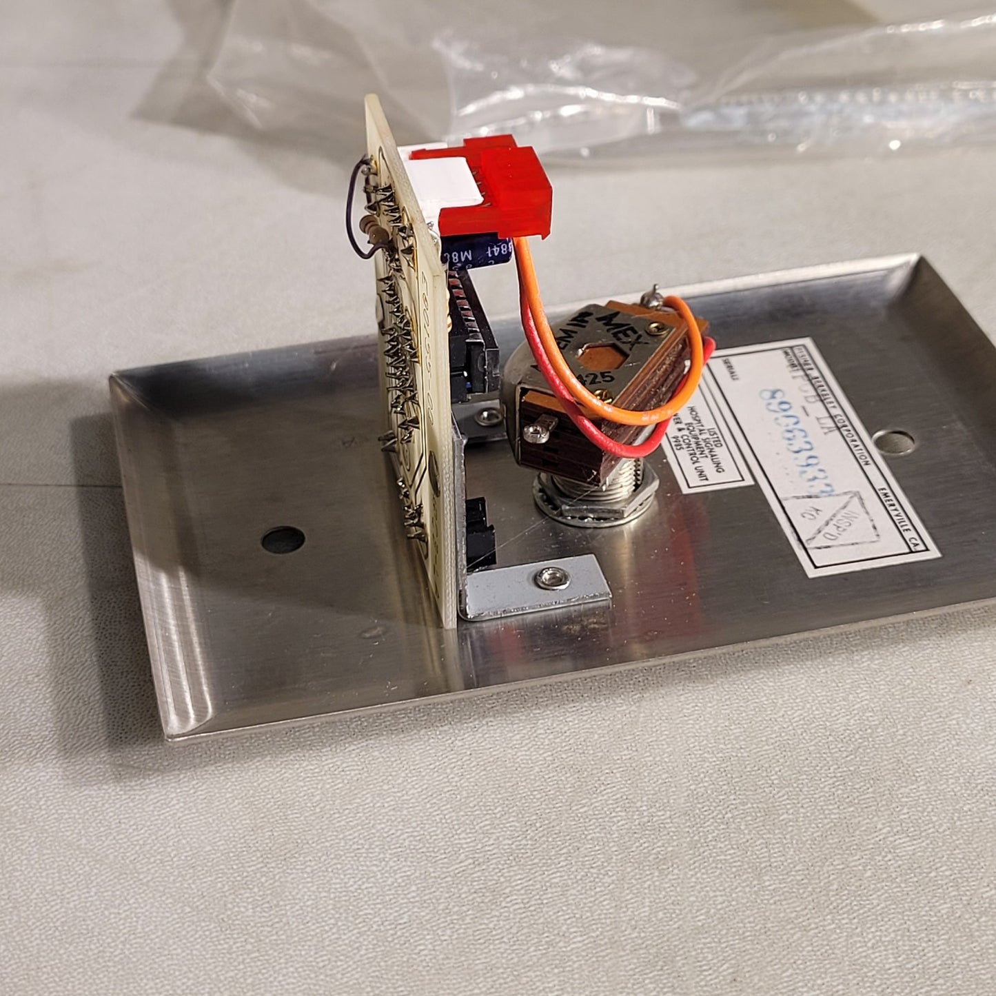Ektacom HPCB-LA Hospital Alarm Sign Rest Arm Key Controlled Lock