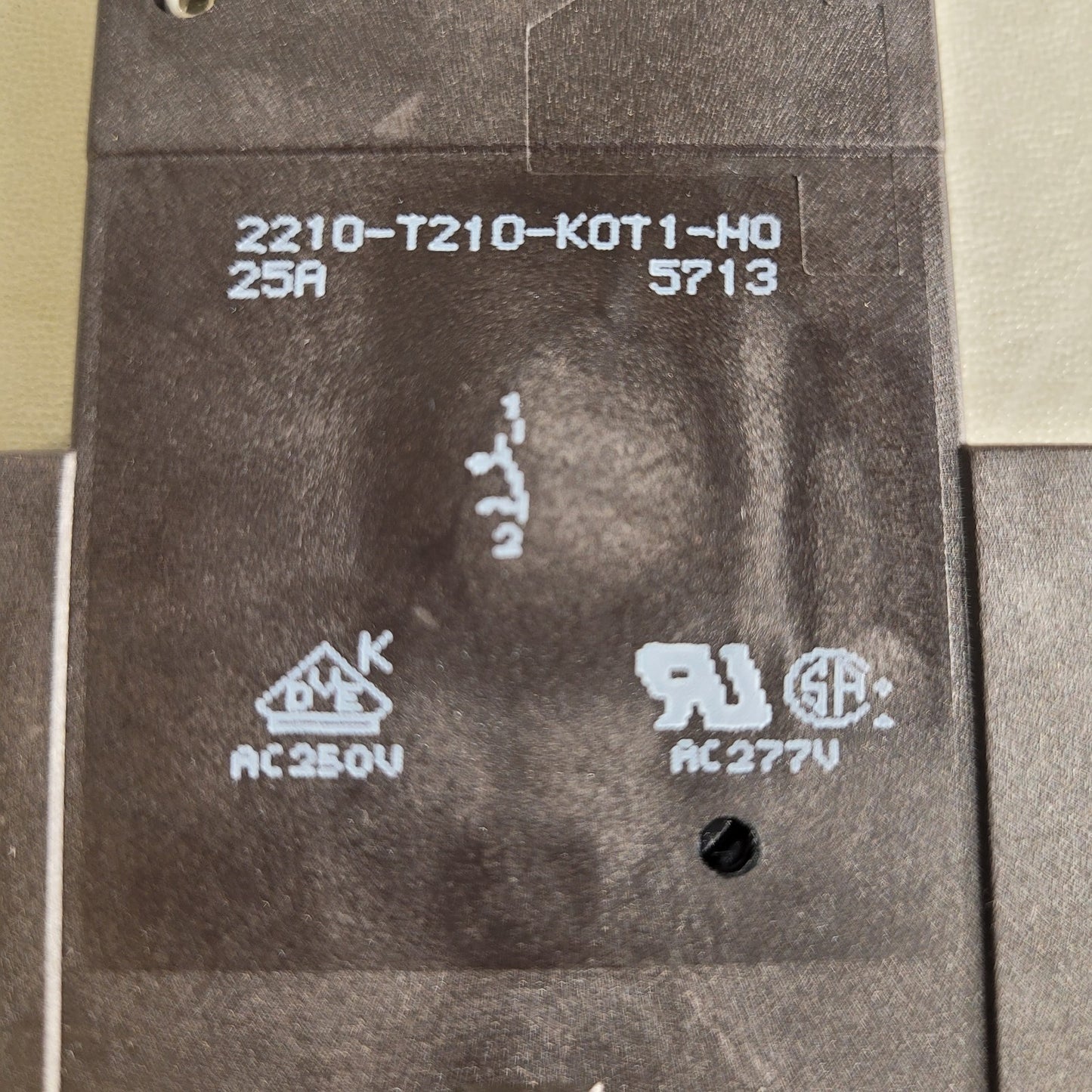 ETA 2210-T210-K0T1-H025A 25A Circuit Breaker DIN Rail Mounted 250VAC 65VDC