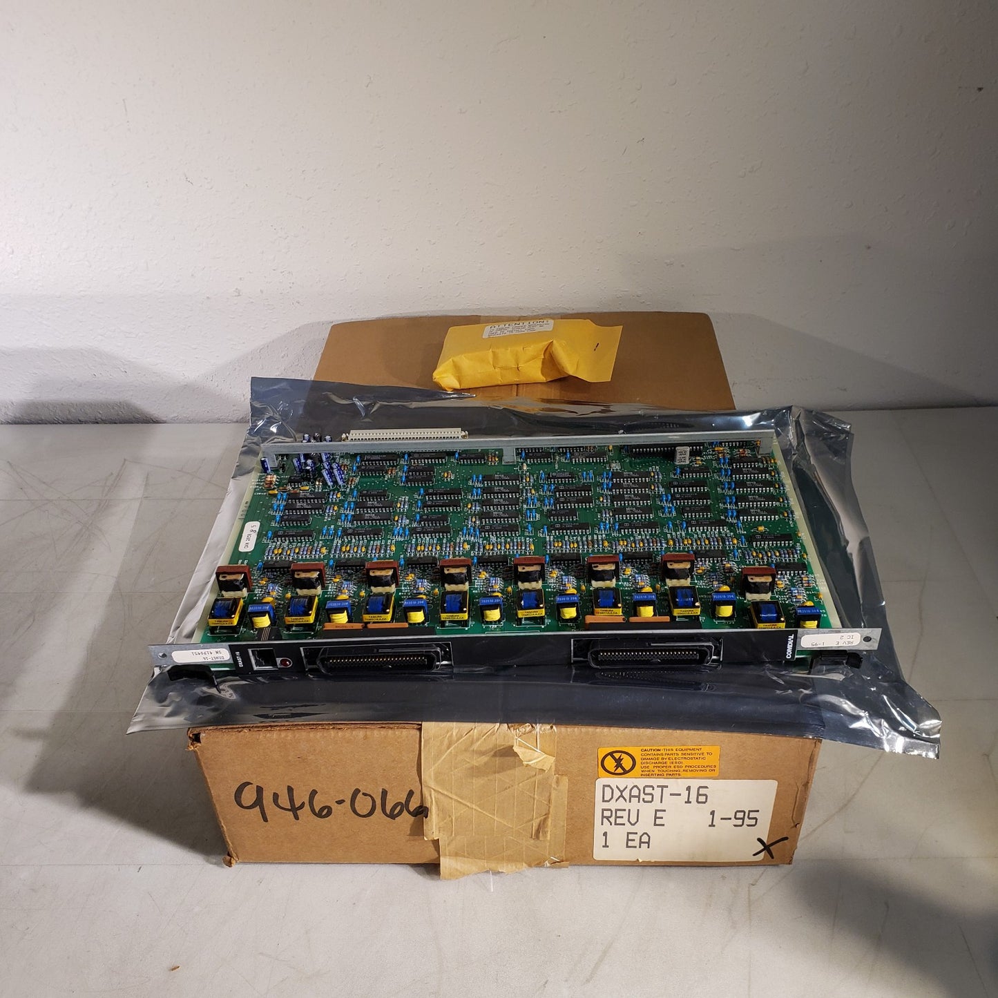 Comdial DXAST-16 Rev F 2-95 Analog Station Card 16 Port