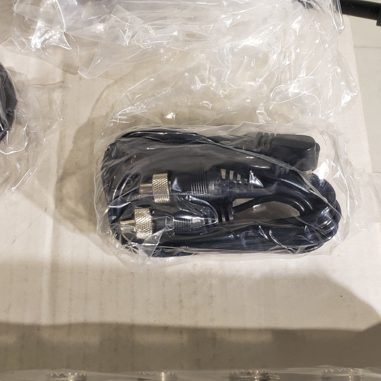 Shure WA404 Antenna/ Power Distribution System With Accessories 169-230 MHz