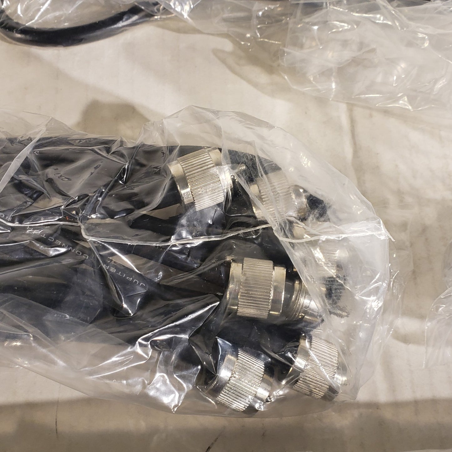 Shure WA404 Antenna/ Power Distribution System With Accessories 169-230 MHz