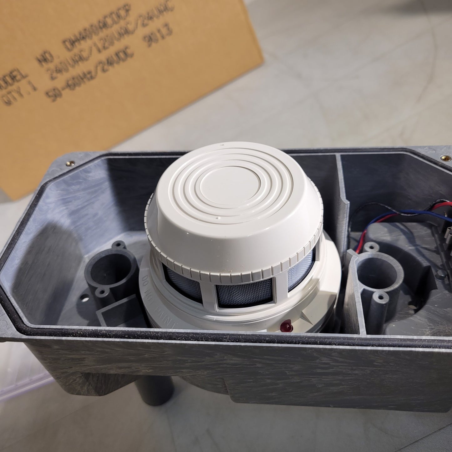 System Sensor DH400ACDC Smoke Duct Detector w/ 2451 Smoke Detector Head