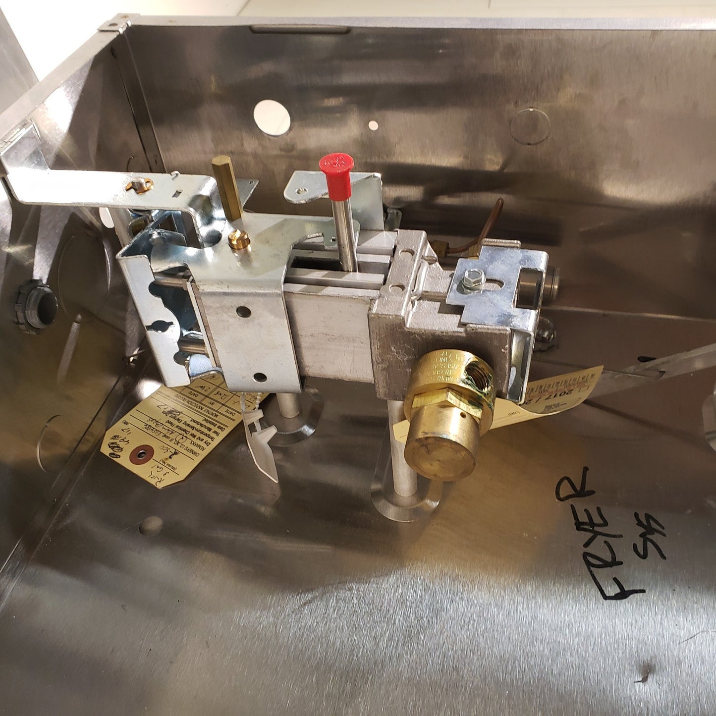 Ansul R-102 Wet Chemical Hood Fire Suppression System Cabinet w/ Mechanism