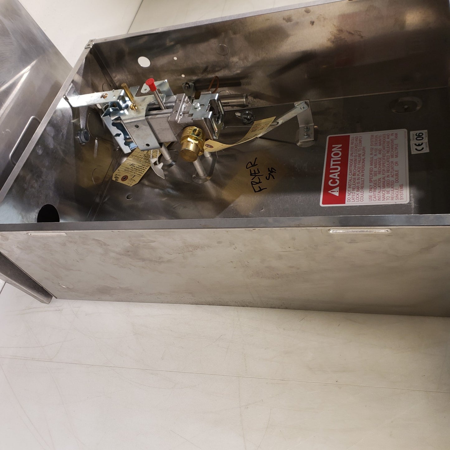 Ansul R-102 Wet Chemical Hood Fire Suppression System Cabinet w/ Mechanism