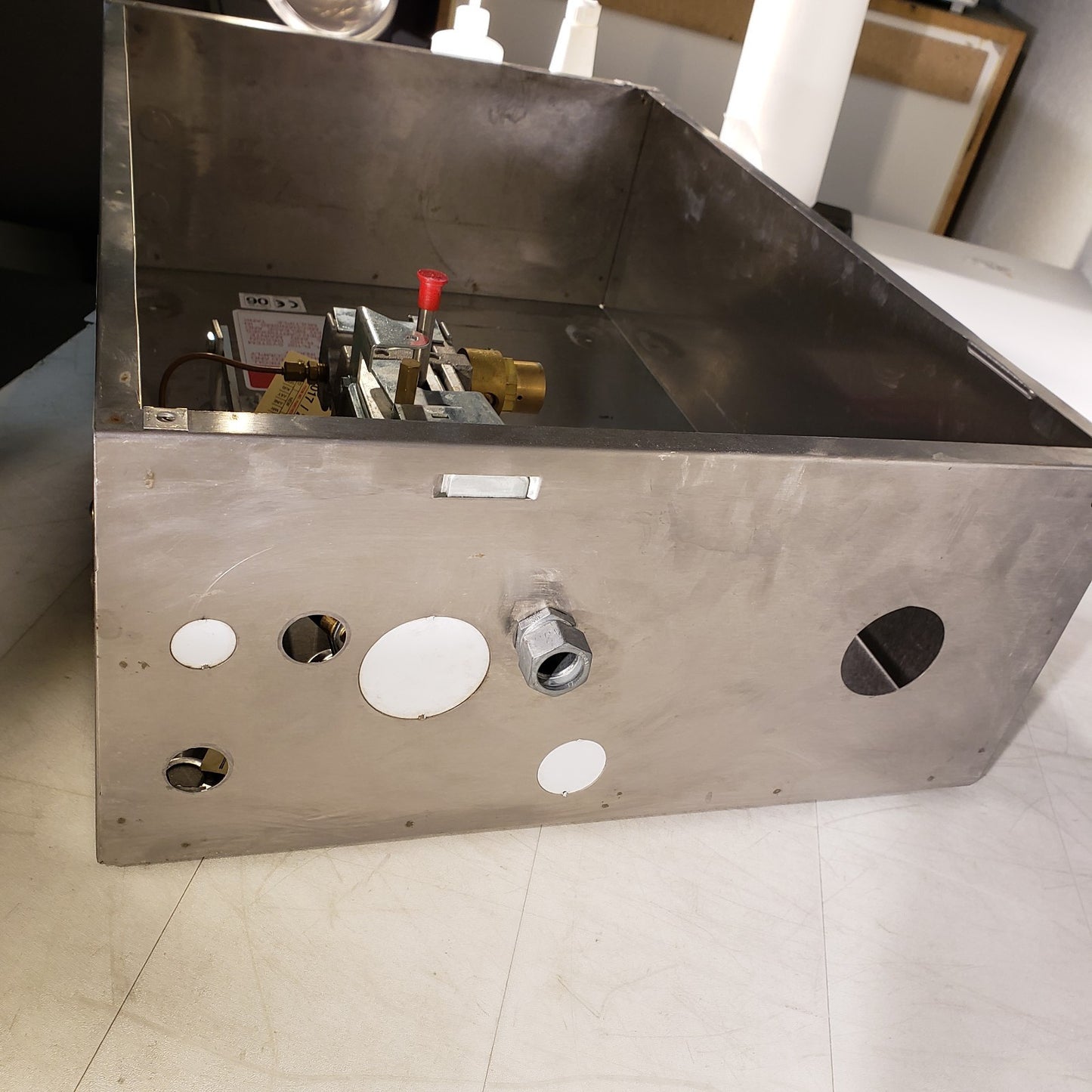 Ansul R-102 Wet Chemical Hood Fire Suppression System Cabinet w/ Mechanism