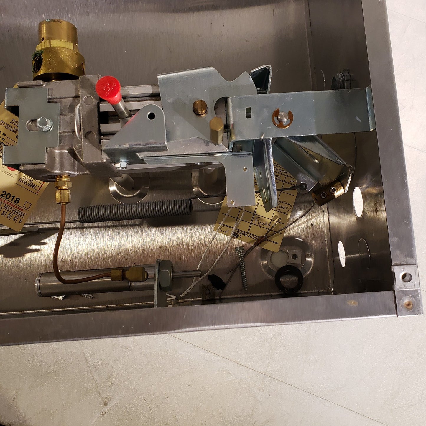 Ansul R-102 Wet Chemical Hood Fire Suppression System Cabinet w/ Mechanism