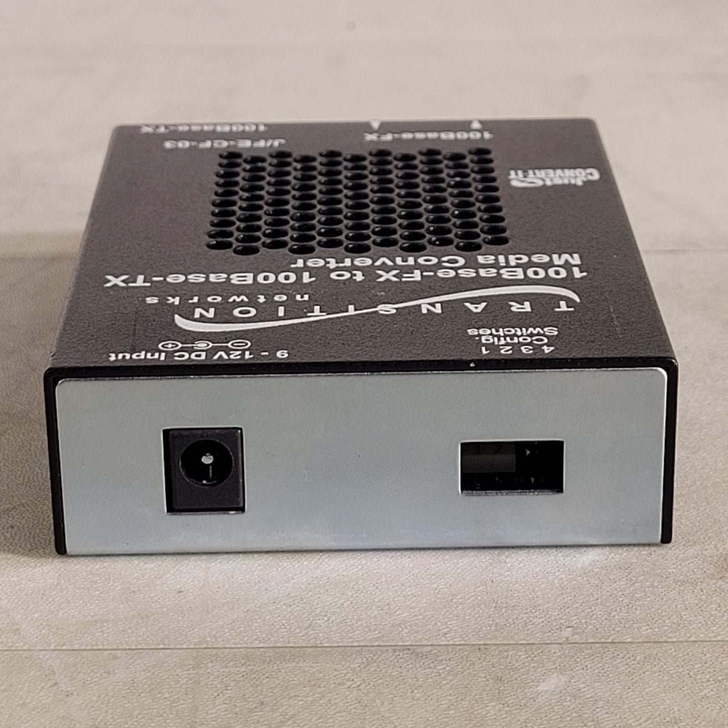 Transition Networks J/FE-CF-03 100Base-FX to 100Base-TX Media Converter