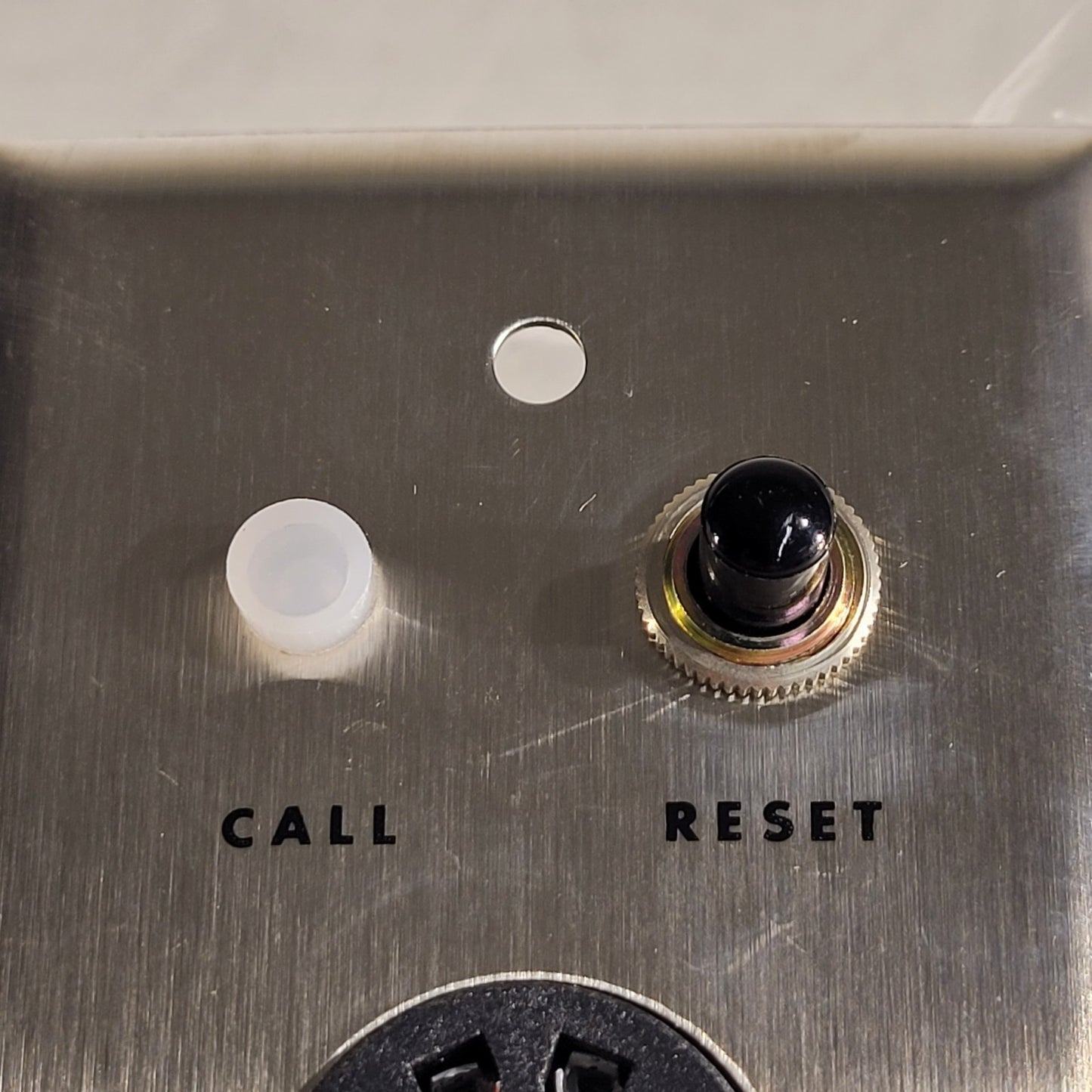 Ektacom HVB-100B Bedside Patient Station B02828-02 Rev D Call Reset Button