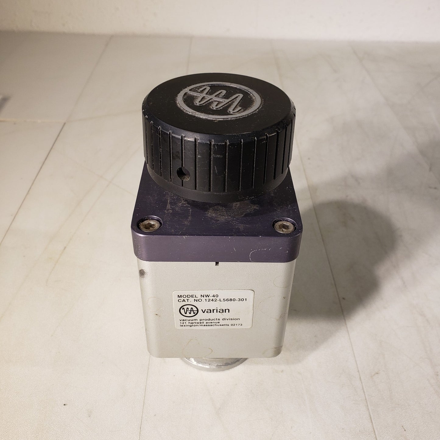 Varian KF40 NW40 1242-L5680-301 High Vacuum Spring Bellows Valve Fitting Angle